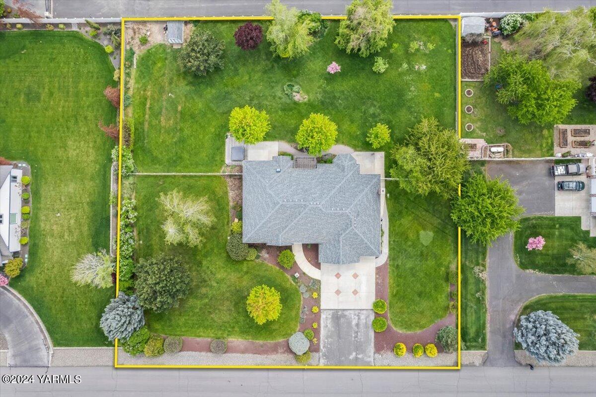 11810 West Barrett Road Yakima, WA 98908 - Photo 42 of 47 an aerial view of a house with a yard basket ball court and outdoor seating