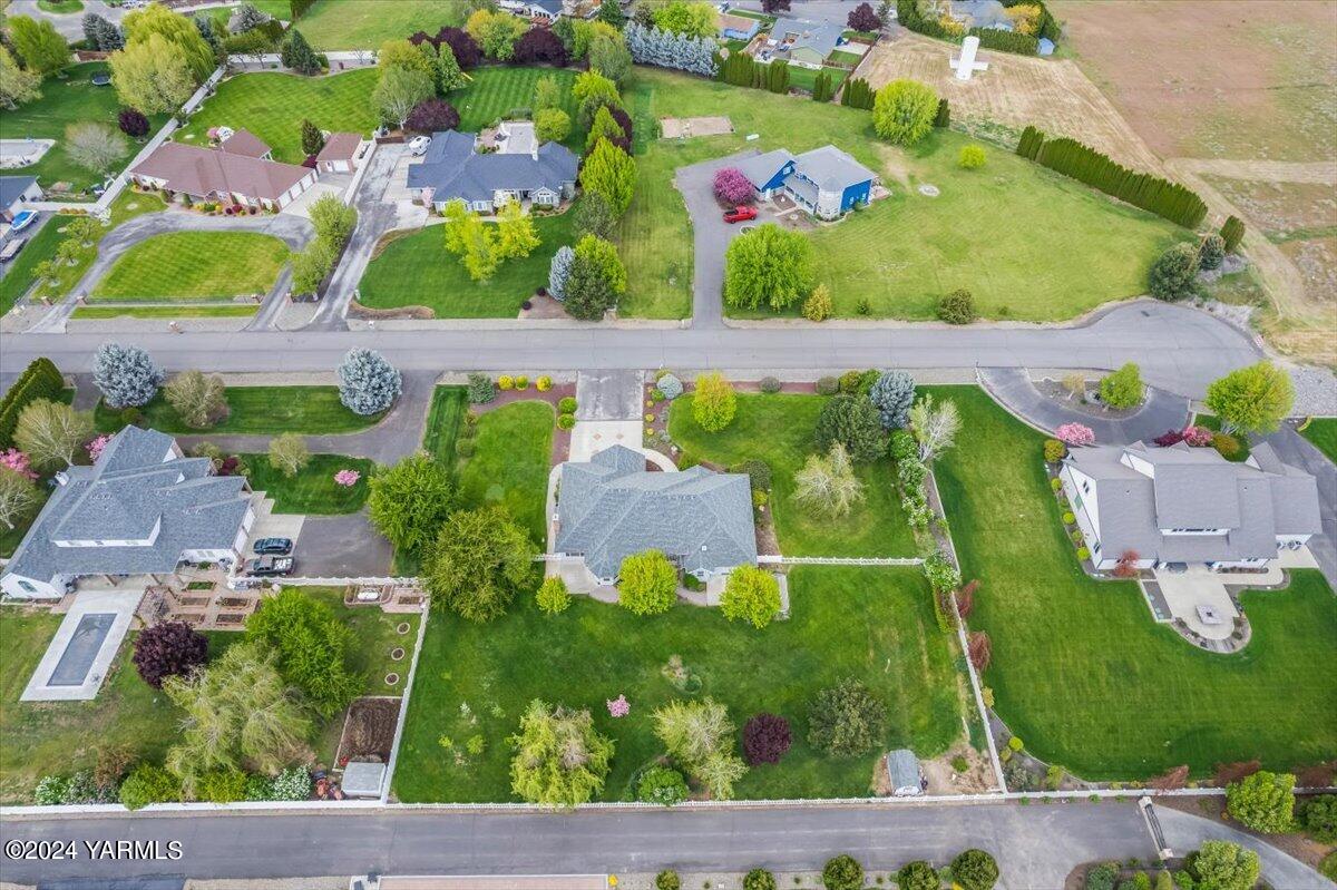 11810 West Barrett Road Yakima, WA 98908 - Photo 44 of 47 an aerial view of a house