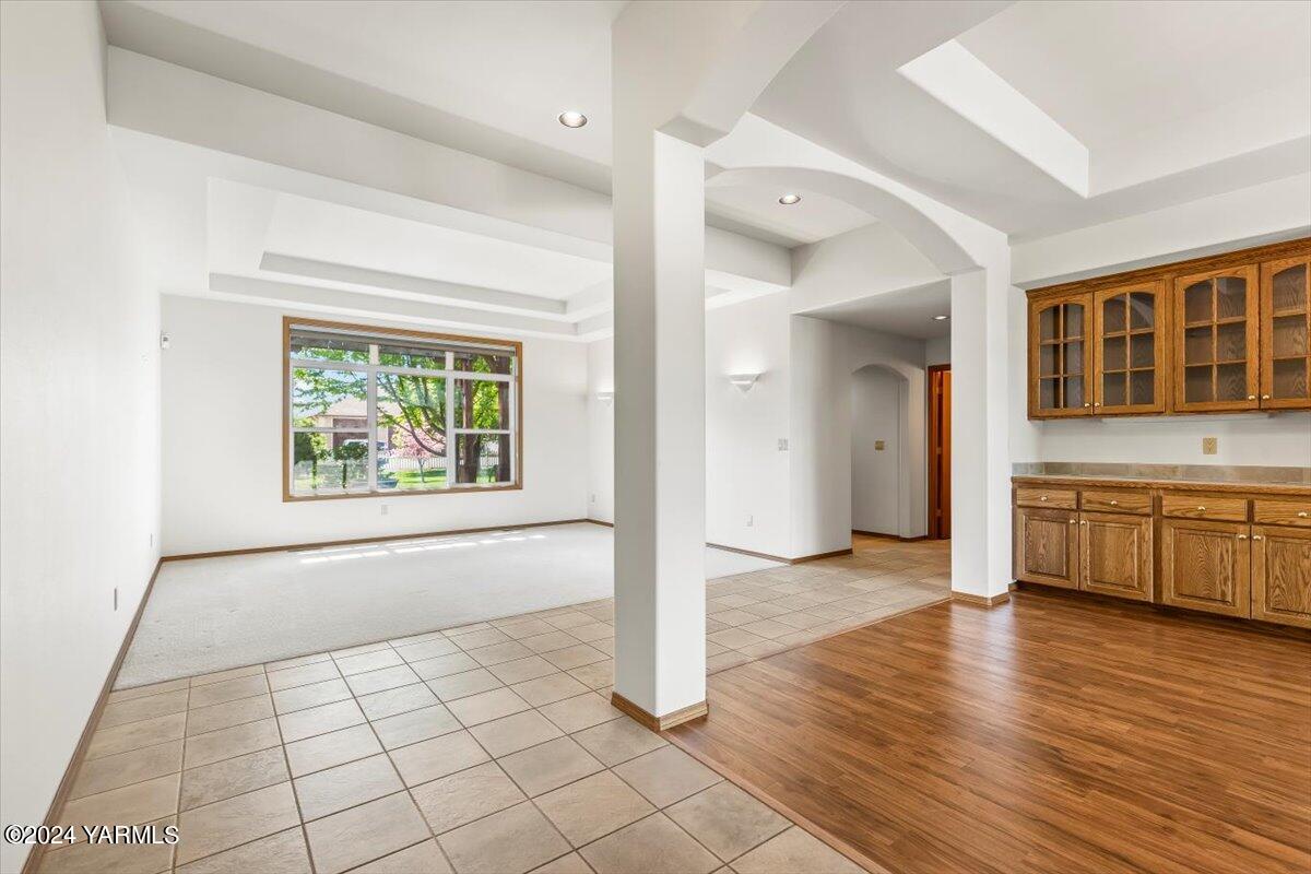11810 West Barrett Road Yakima, WA 98908 - Photo 5 of 47 an empty room with wooden floor and windows