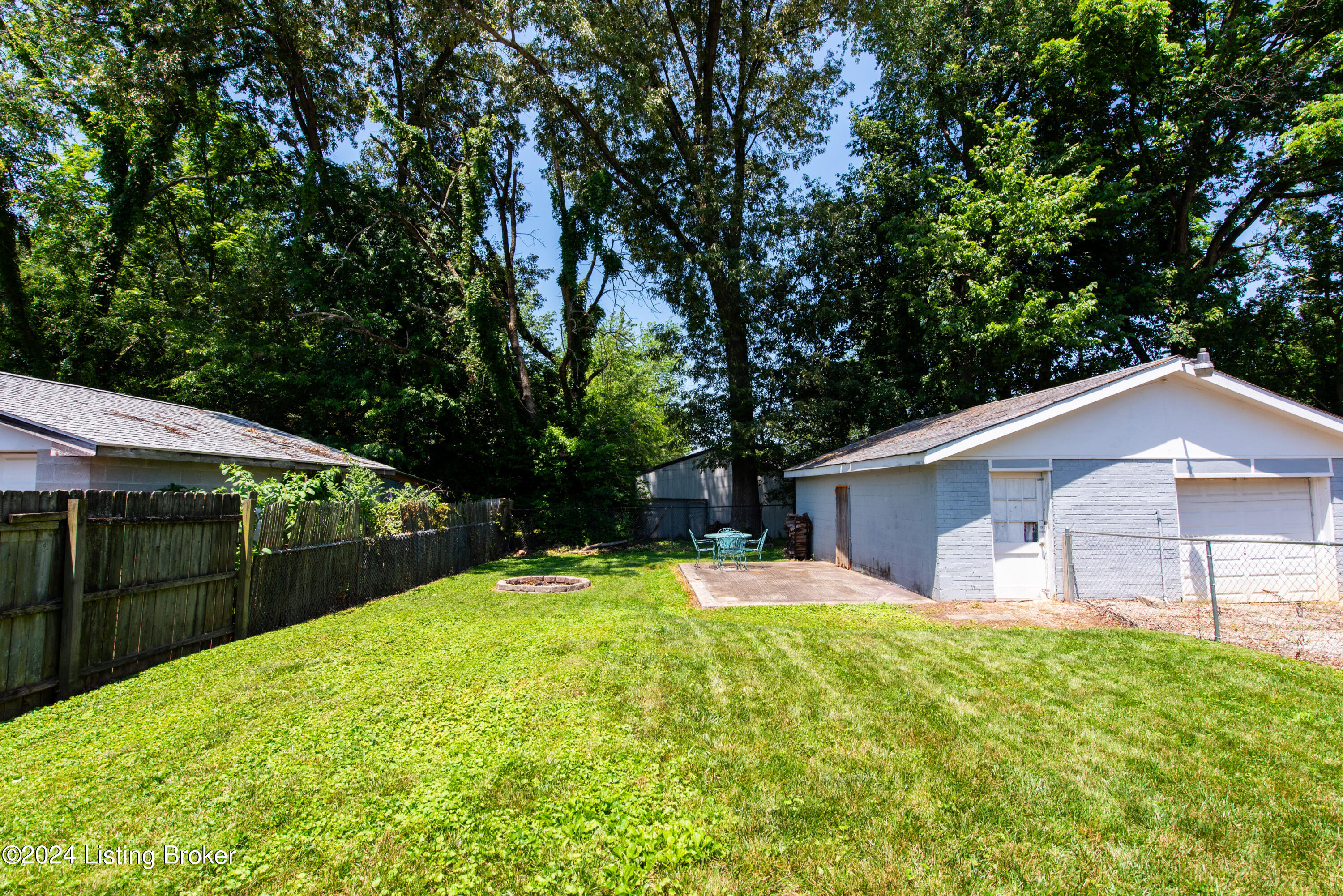 233 Western Road Louisville, KY 40229 - Photo 28 of 31 rear yard