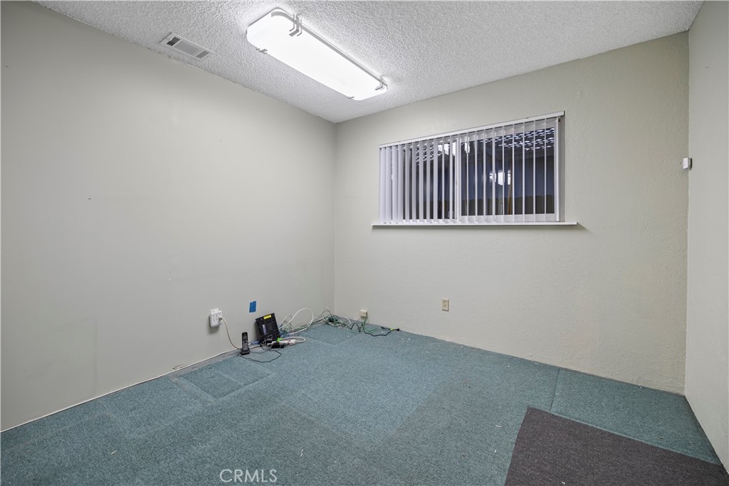 16464 Tullock Street Fontana, CA 92335 - Photo 22 of 43 an empty room with windows