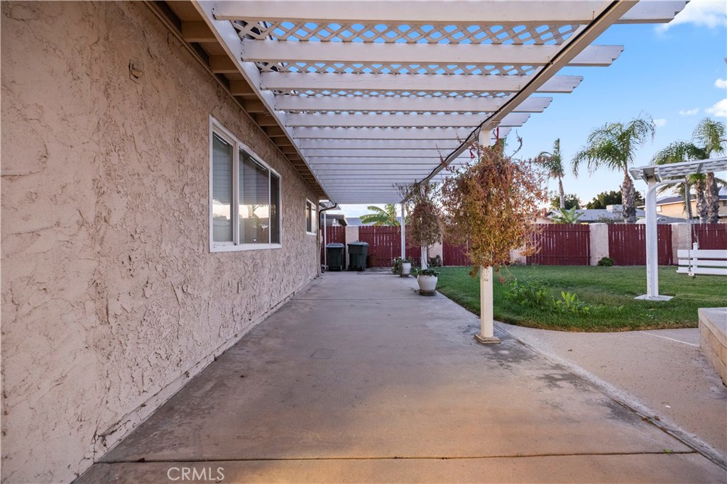16464 Tullock Street Fontana, CA 92335 - Photo 33 of 43 a view of a porch with a backyard