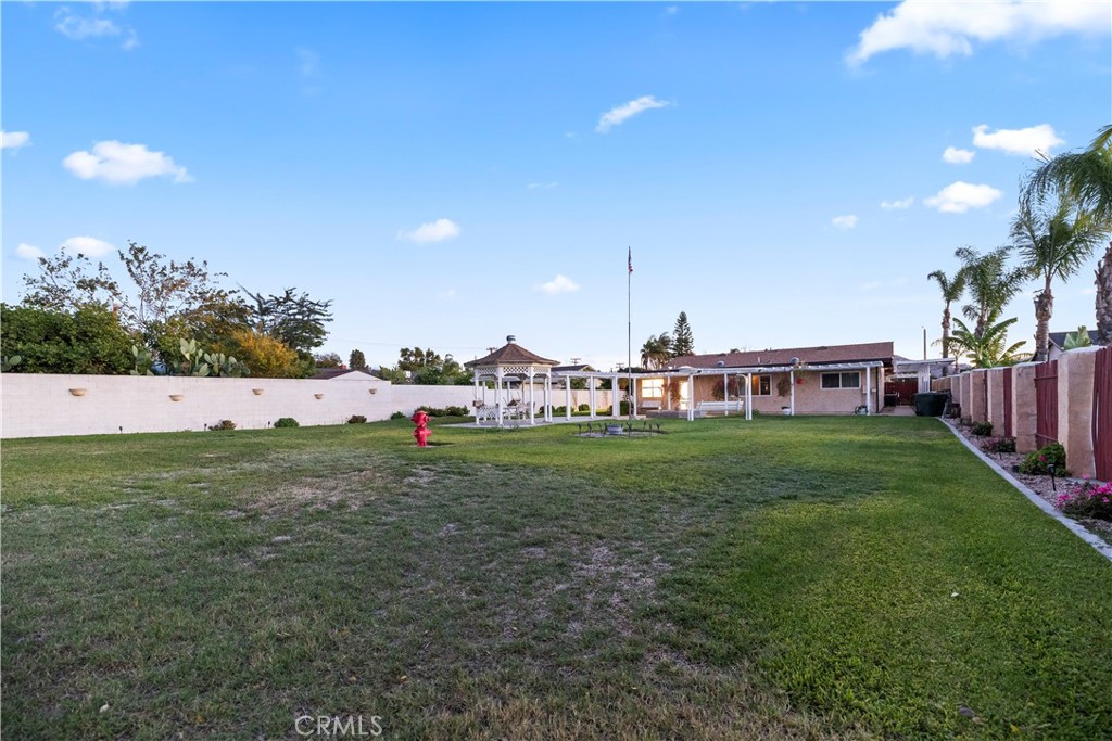 16464 Tullock Street Fontana, CA 92335 - Photo 36 of 43 a view of outdoor space and yard