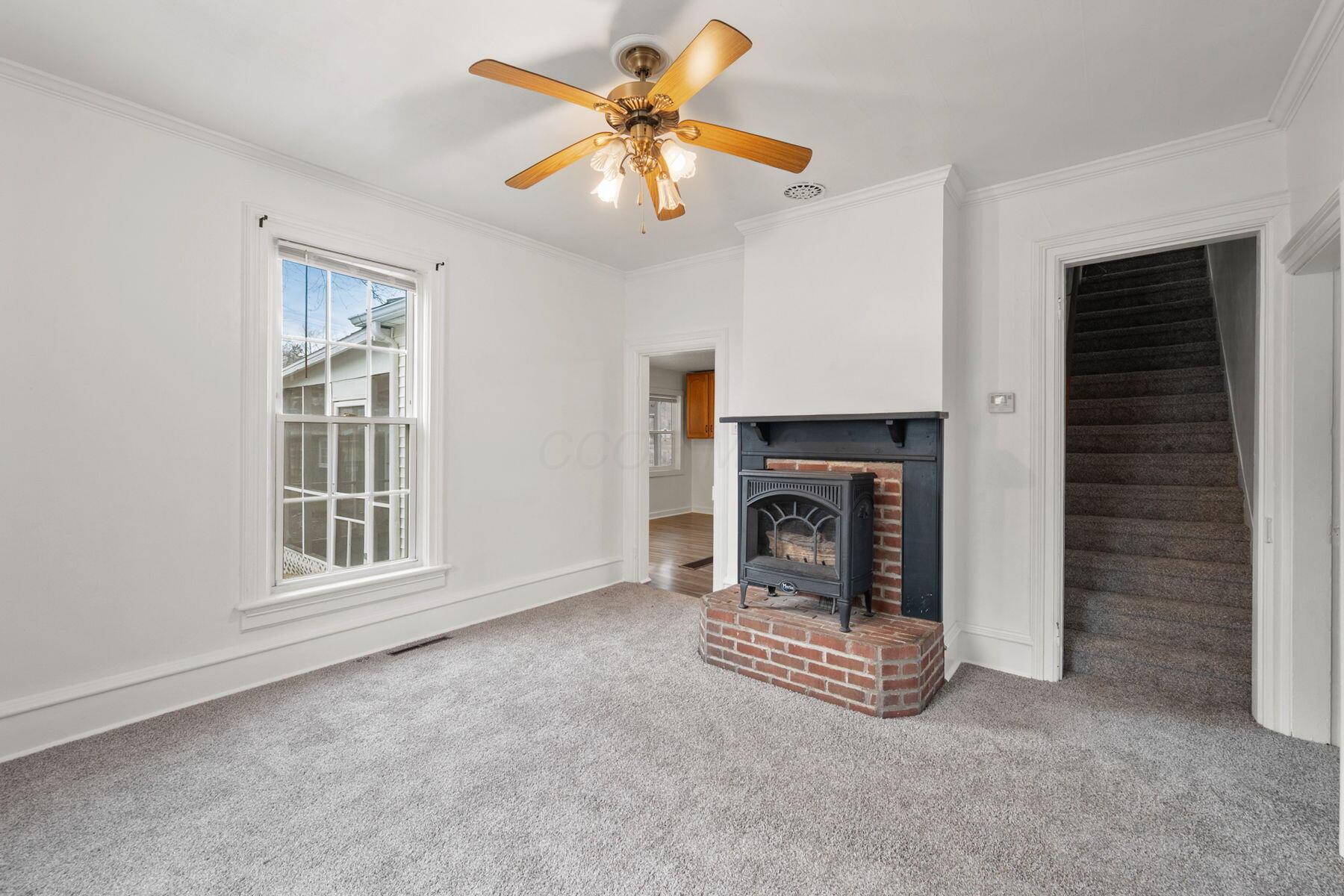 369 North Union Street Delaware, OH 43015 - Photo 11 of 36 Living Room