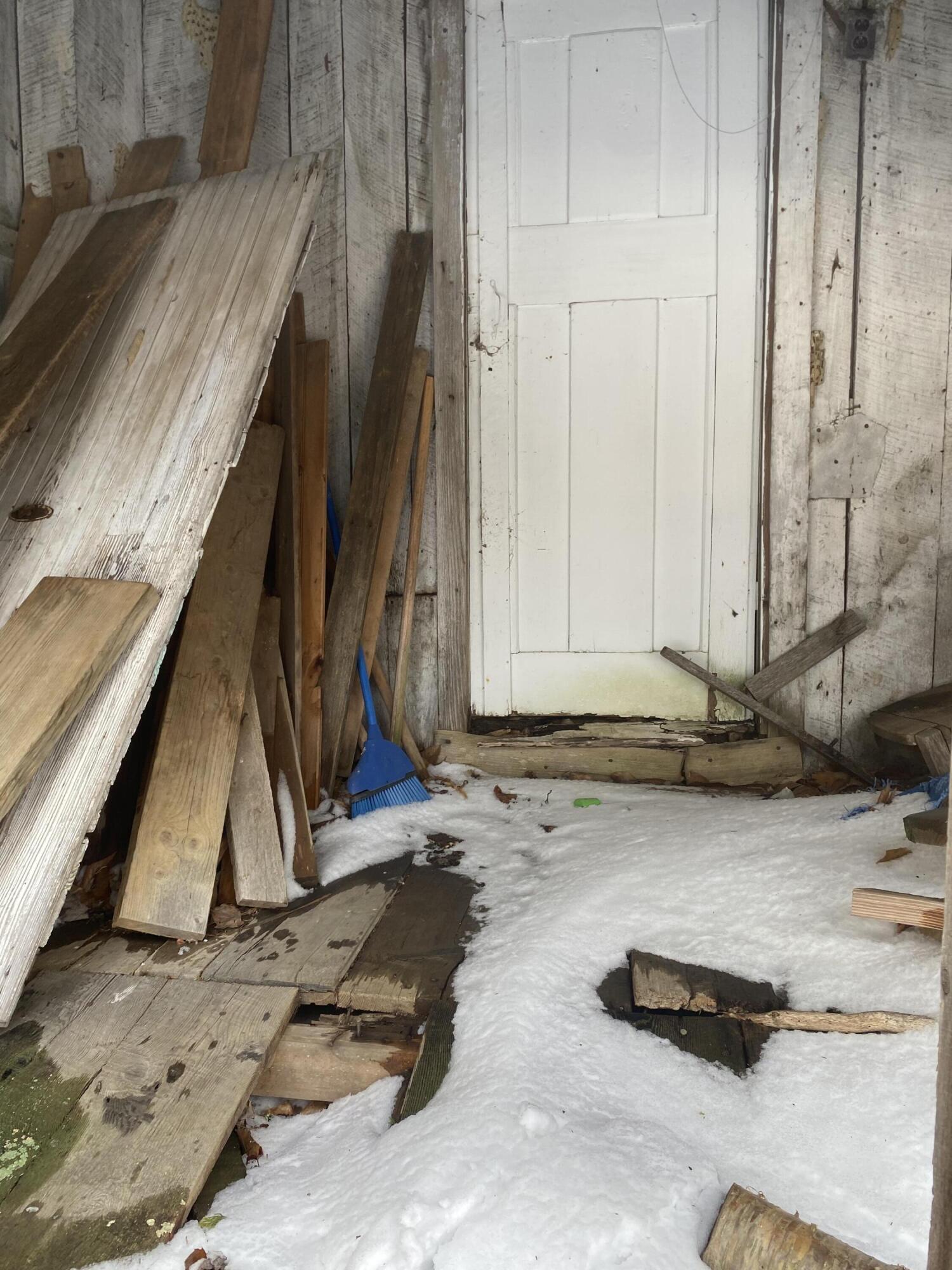 1741 Ripshin Mountain Road Roan Mountain, TN 37687 - Photo 11 of 42 0652FF6D-B1D7-4D4E-814C-705DA68F97F9