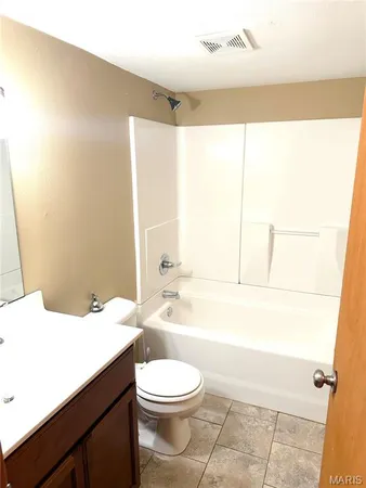 $825 | 5 Sarpy Road, Unit D, Belleville, IL 62221