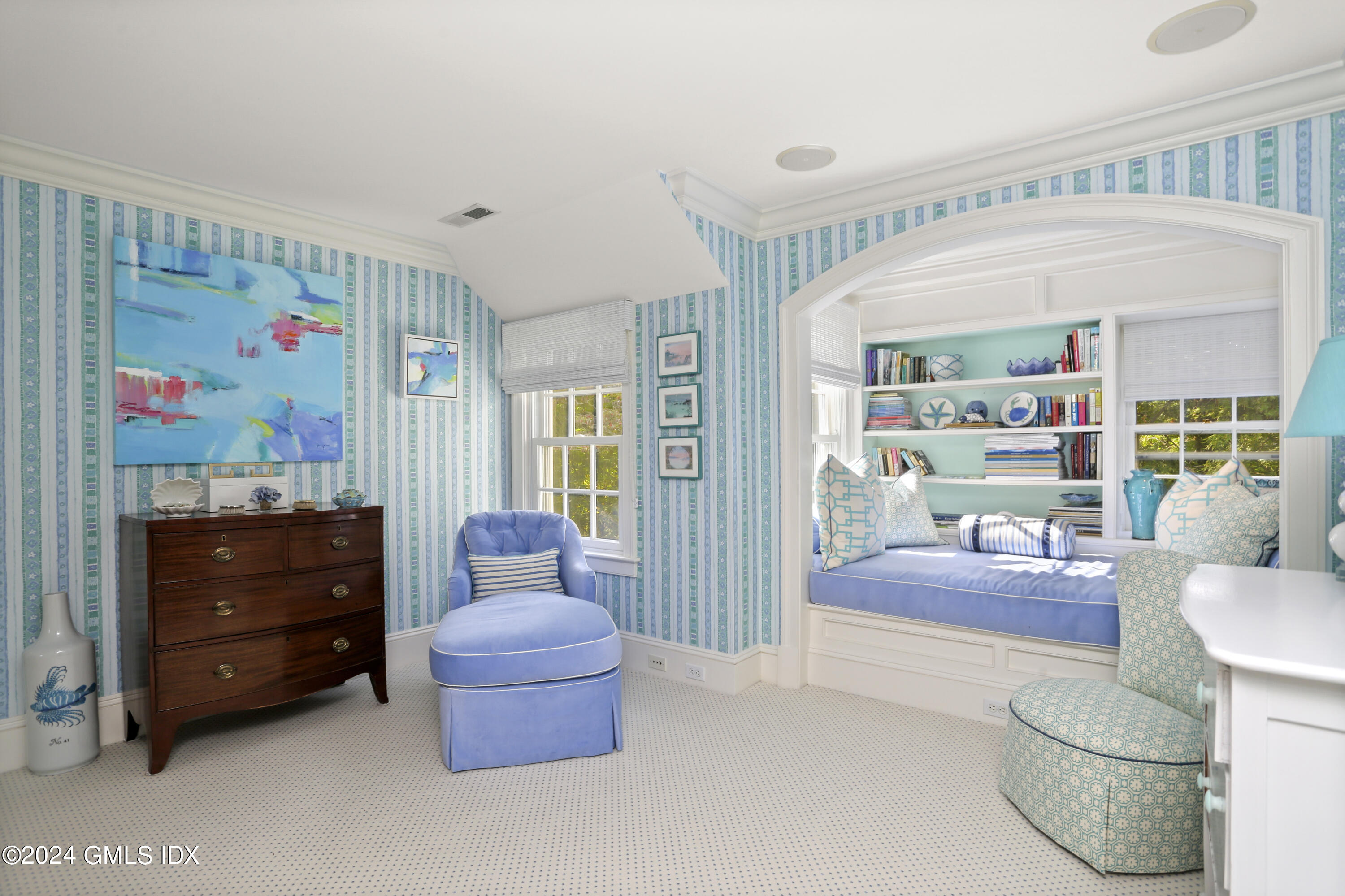 100 Pecksland Road Greenwich, CT 06831 - Photo 15 of 36 Primary Bedroom Sitting Area