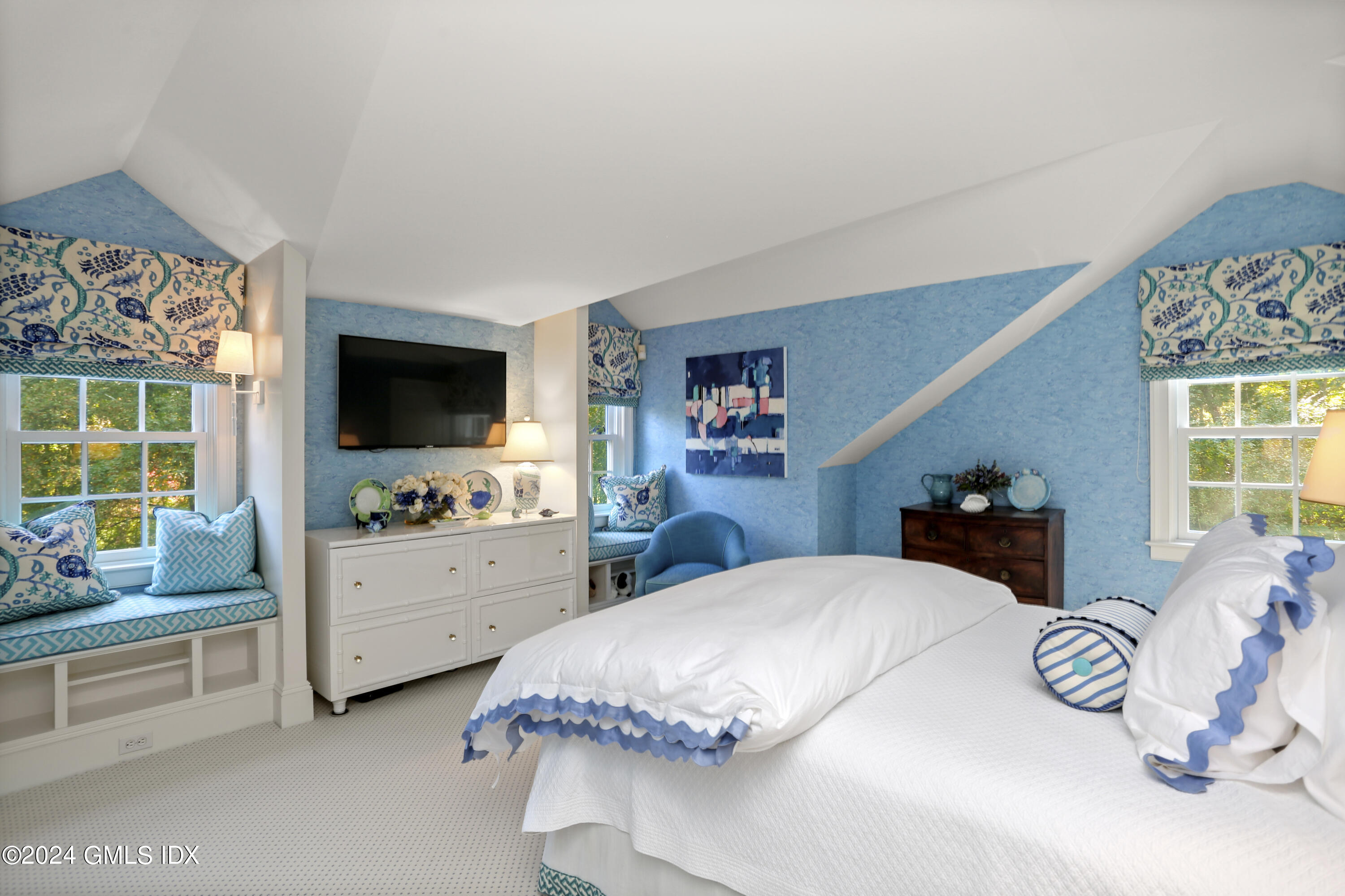 100 Pecksland Road Greenwich, CT 06831 - Photo 16 of 36 Primary Bedroom