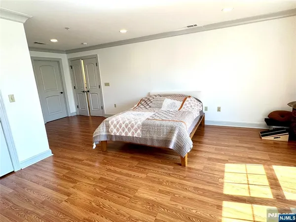 $4,800 | 2308 The Plaza, Tenafly, NJ 07670