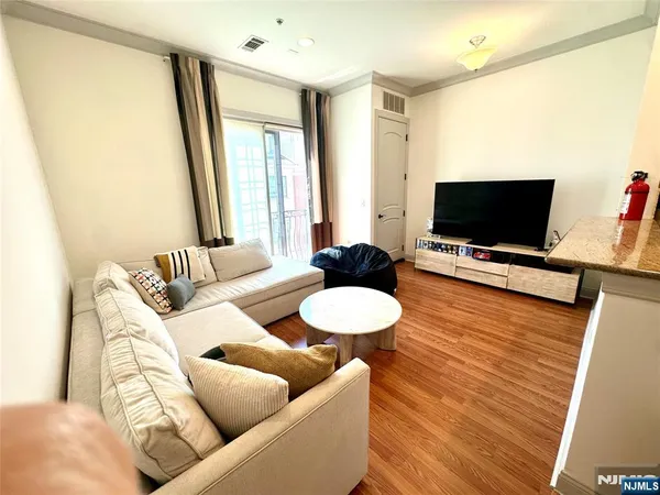 $4,800 | 2308 The Plaza, Tenafly, NJ 07670