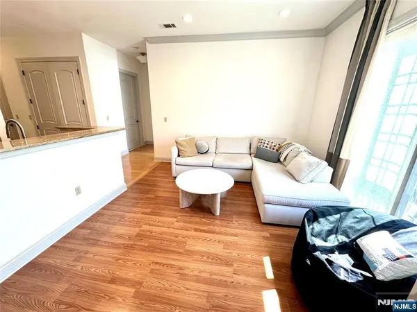 $4,800 | 2308 The Plaza, Tenafly, NJ 07670