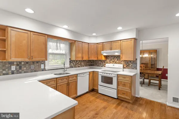 $825,000 | 5613 Doolittle Street, Burke, VA 22015