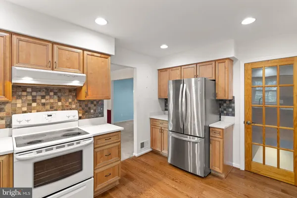 $825,000 | 5613 Doolittle Street, Burke, VA 22015