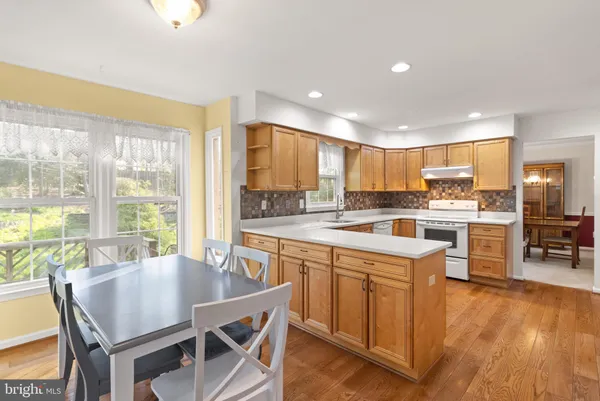 $825,000 | 5613 Doolittle Street, Burke, VA 22015