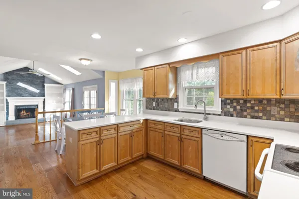 $825,000 | 5613 Doolittle Street, Burke, VA 22015