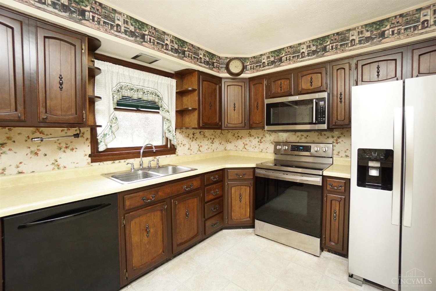 4628 Raeann Drive Cincinnati, OH 45252 - Photo 14 of 41 Gallery Image 14