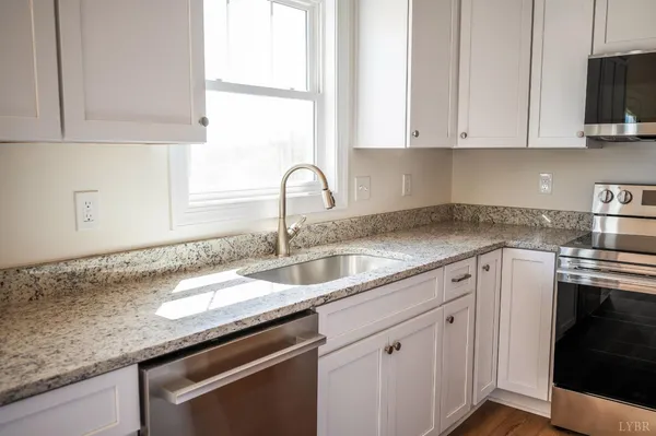 $389,900 | 10606 Leesville Road, Lynch Station, VA 24571