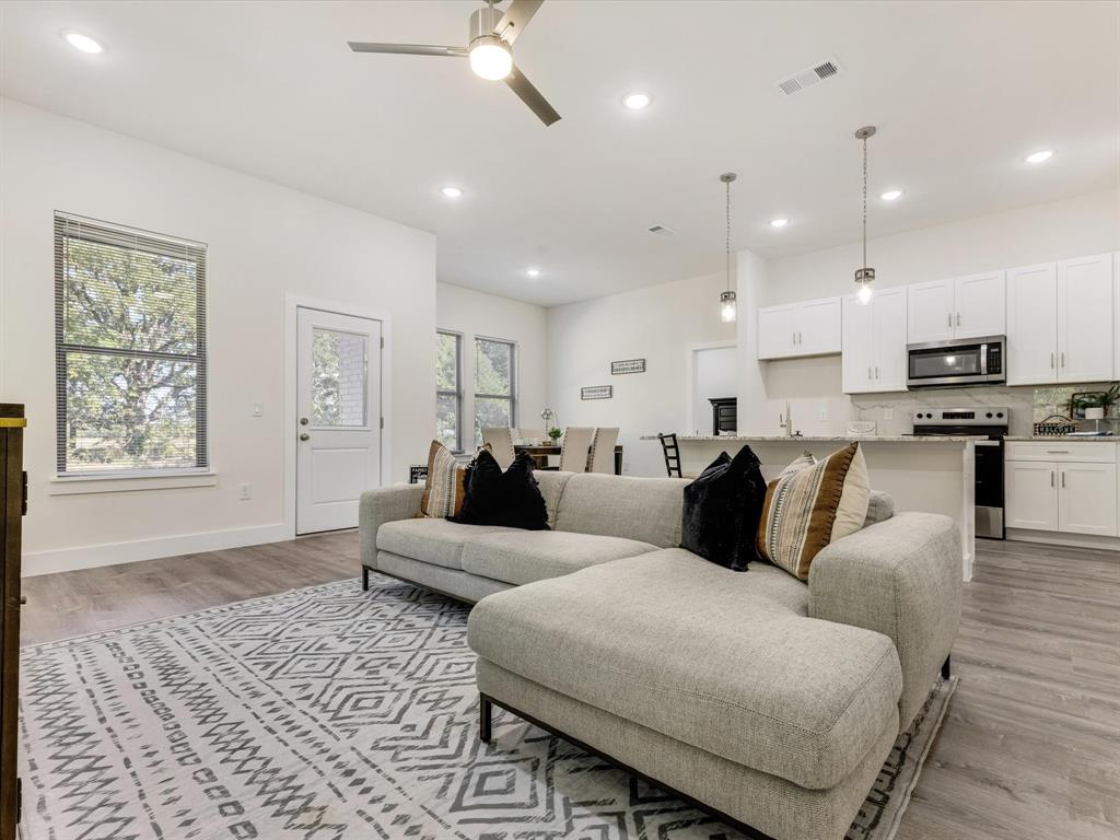 6123 Inca Drive Mabank, TX 75156 - Photo 17 of 32 a living room with furniture and a window