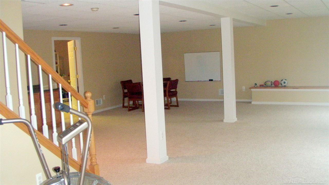 2181 Clinton View Circle Rochester Hills, MI 48309 - Photo 24 of 33