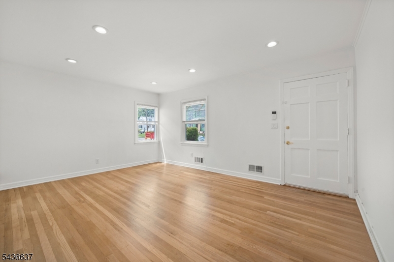 166 Beverly Hill Road Clifton, NJ 07012 - Photo 4 of 21