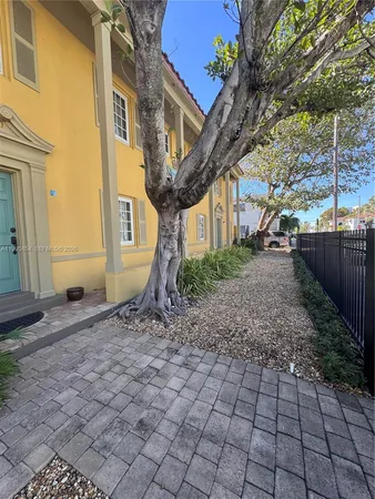 $2,500 | 510 76th Street, Unit 1, Miami Beach, FL 33141