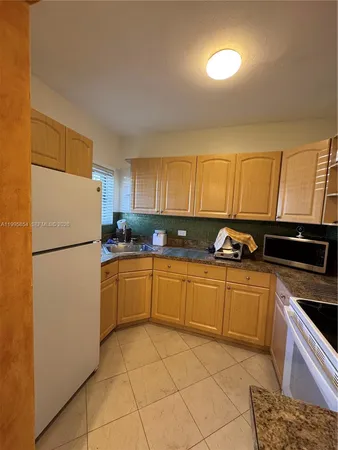 $2,500 | 510 76th Street, Unit 1, Miami Beach, FL 33141