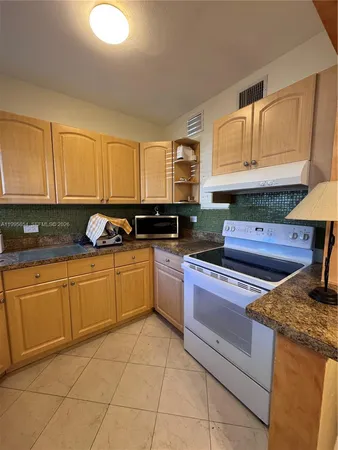 $2,500 | 510 76th Street, Unit 1, Miami Beach, FL 33141