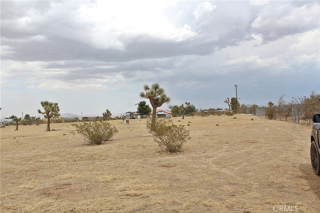 111 La Mirada Road Phelan, CA 92371 - Photo 3 of 12