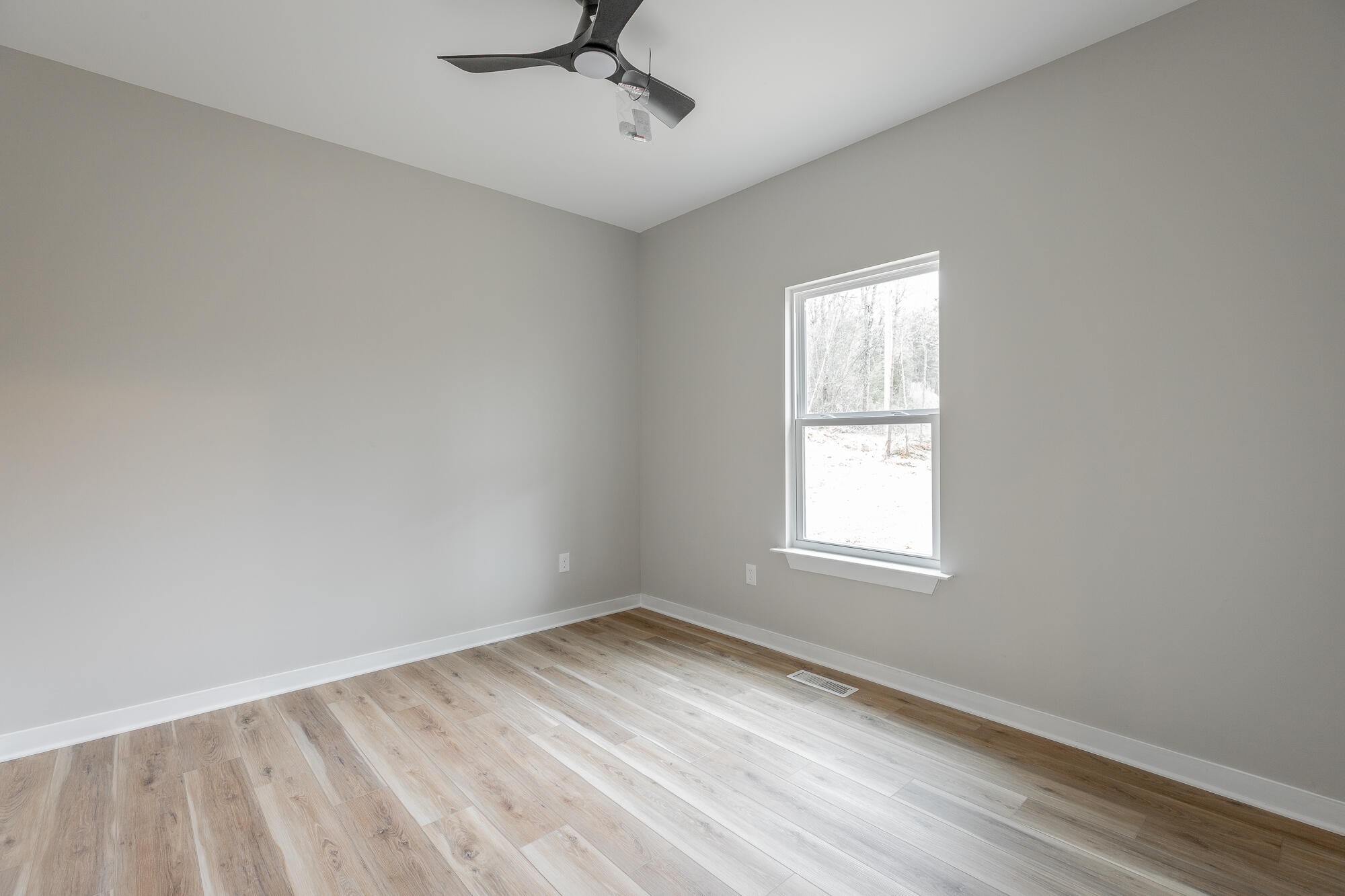 77 Pineway Circle Wildwood, GA 30757 - Photo 25 of 52 an empty room with a window