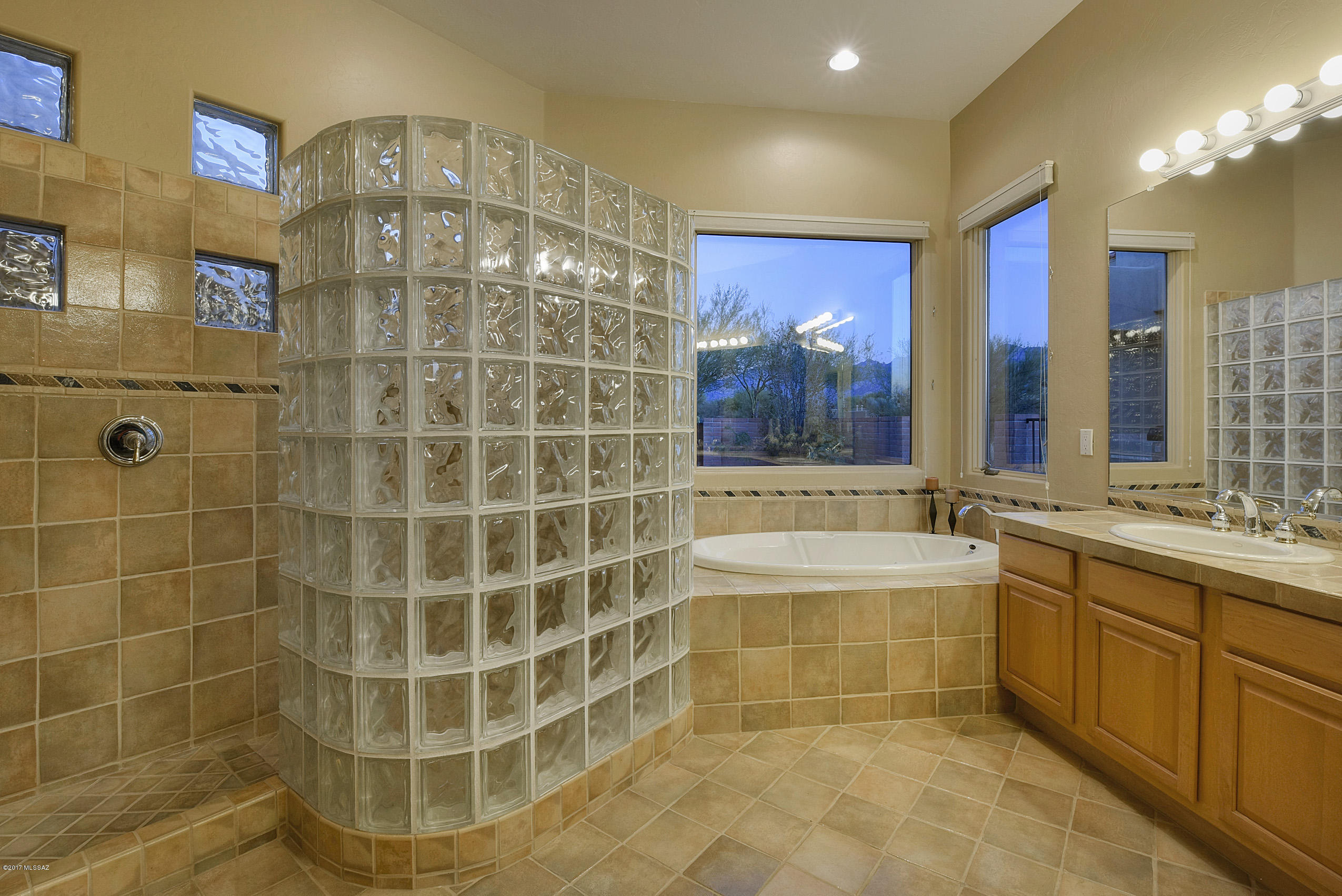 12477 North Piping Rock Road Oro Valley, AZ 85755 - Photo 18 of 32