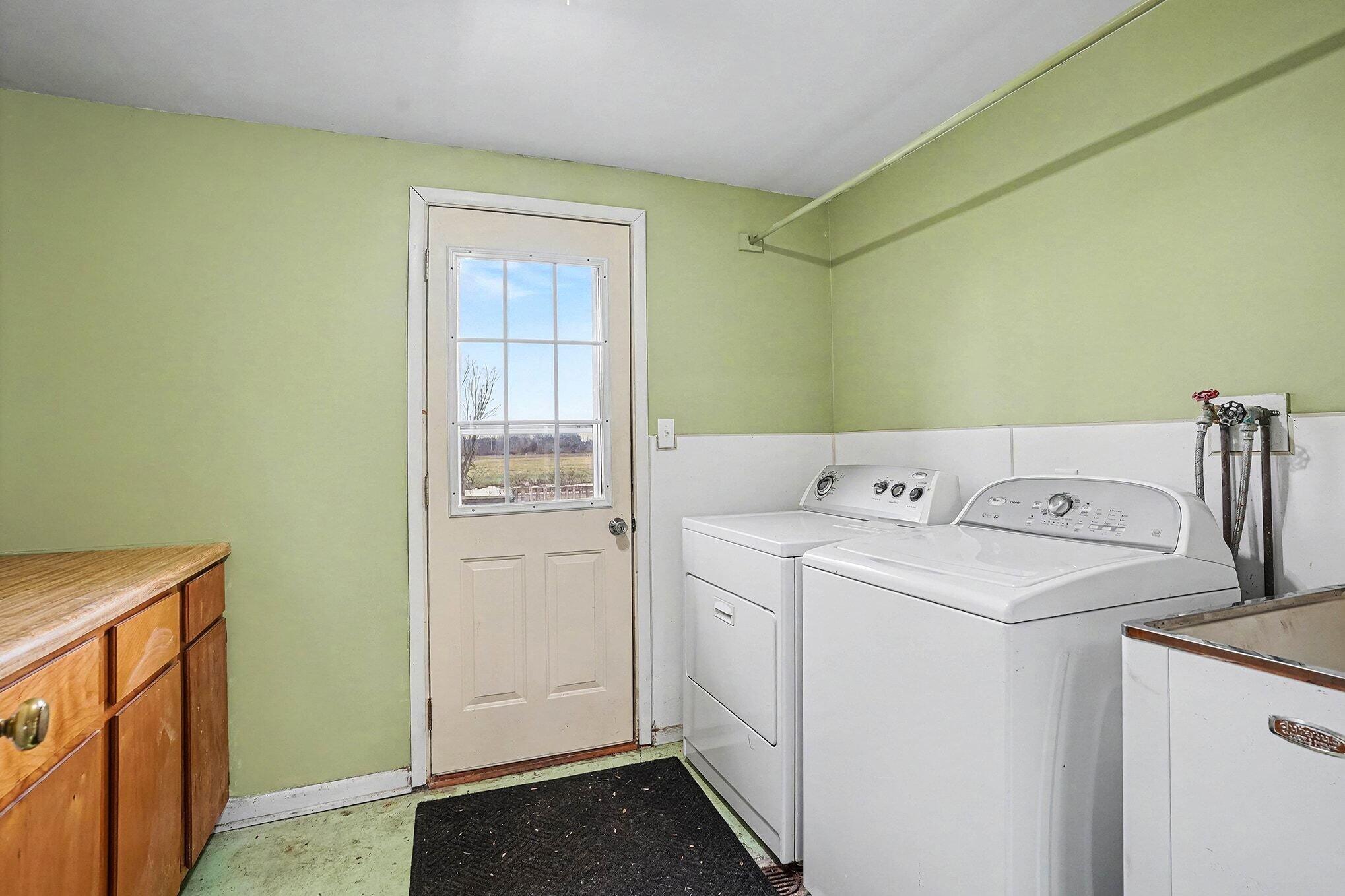 7531 State Road Coopersville, MI 49404 - Photo 19 of 28 Laundry room