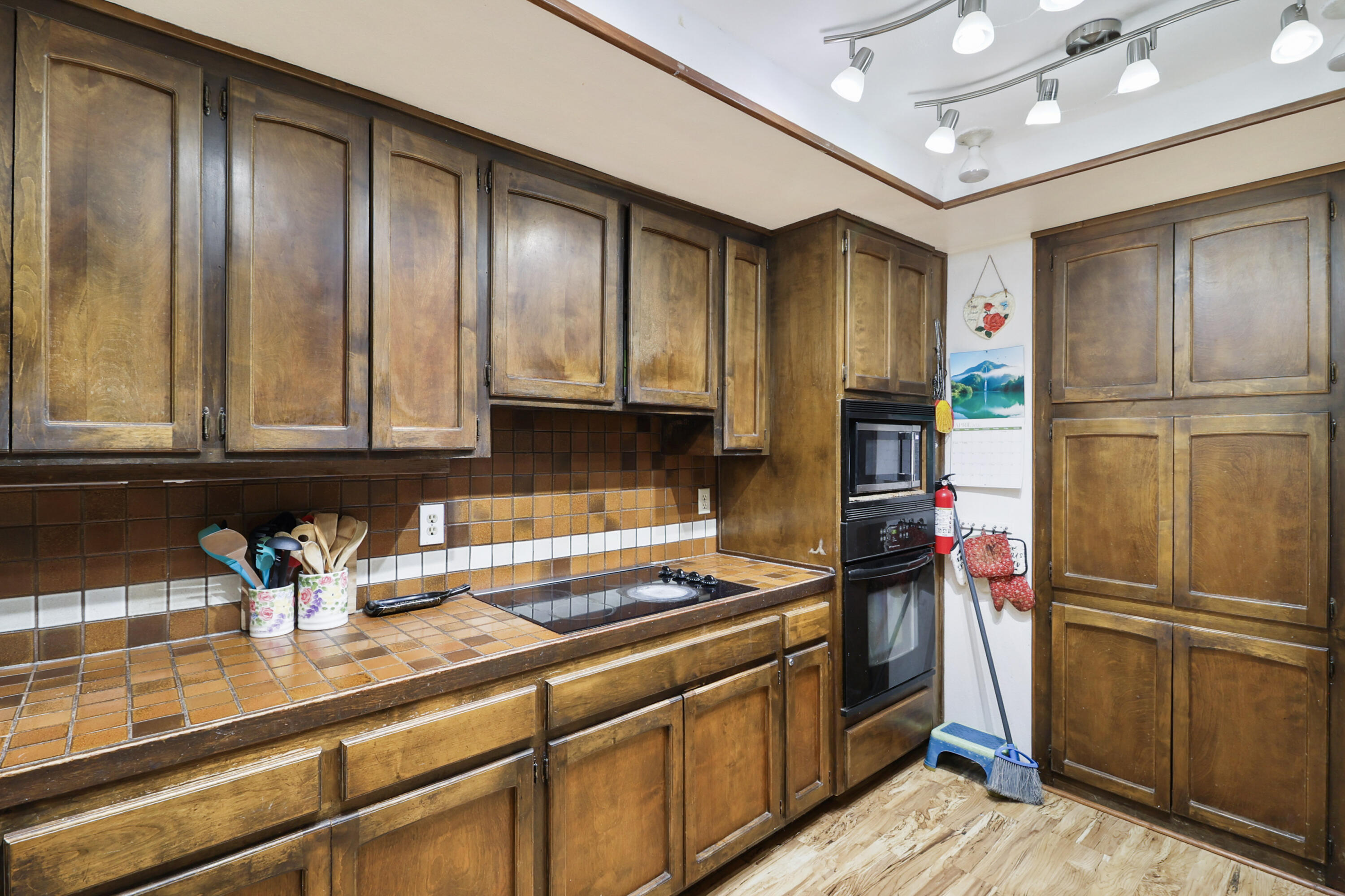 1648 Filaree Drive Redding, CA 96002 - Photo 11 of 48 21-04