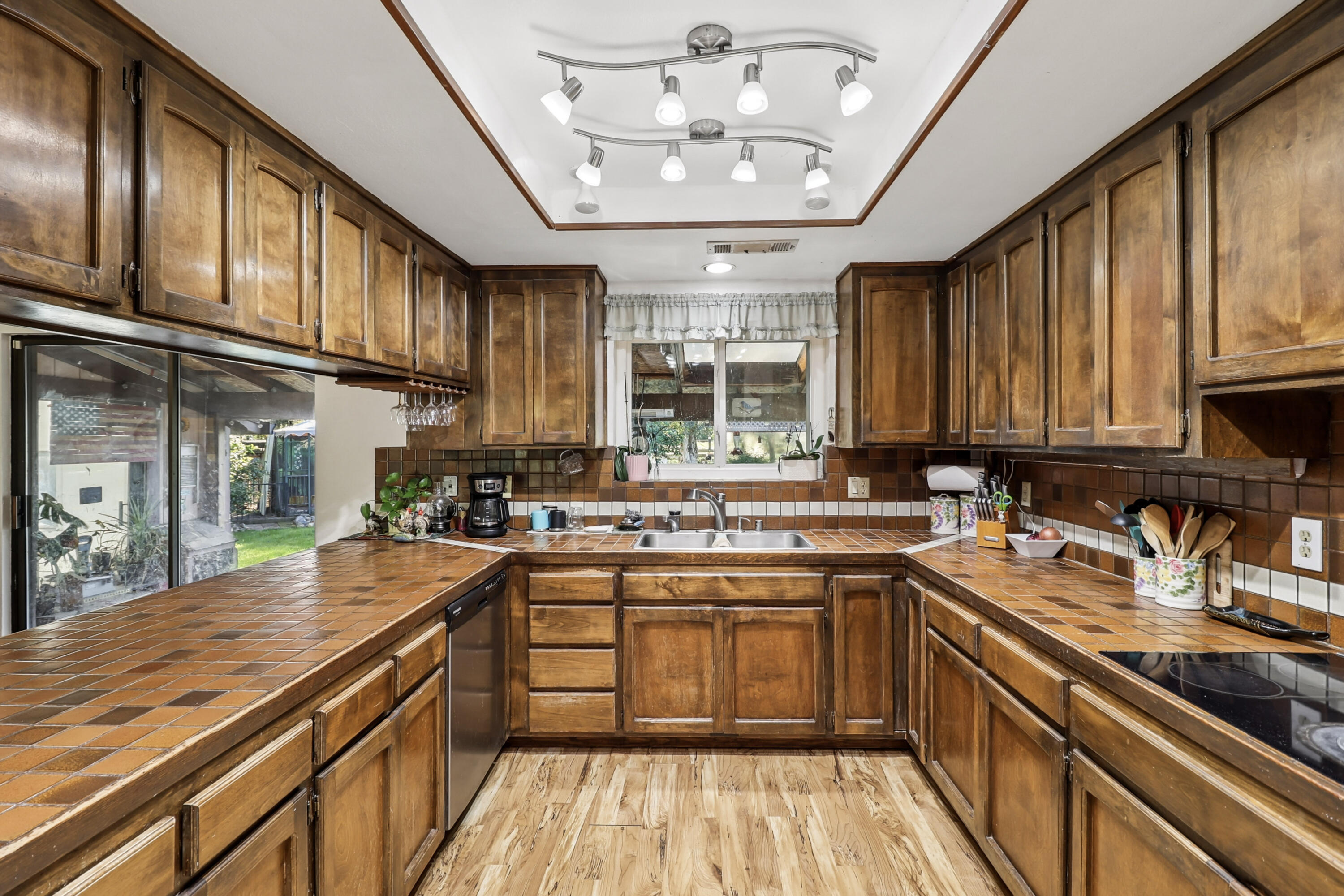 1648 Filaree Drive Redding, CA 96002 - Photo 10 of 48 20-09 (2)