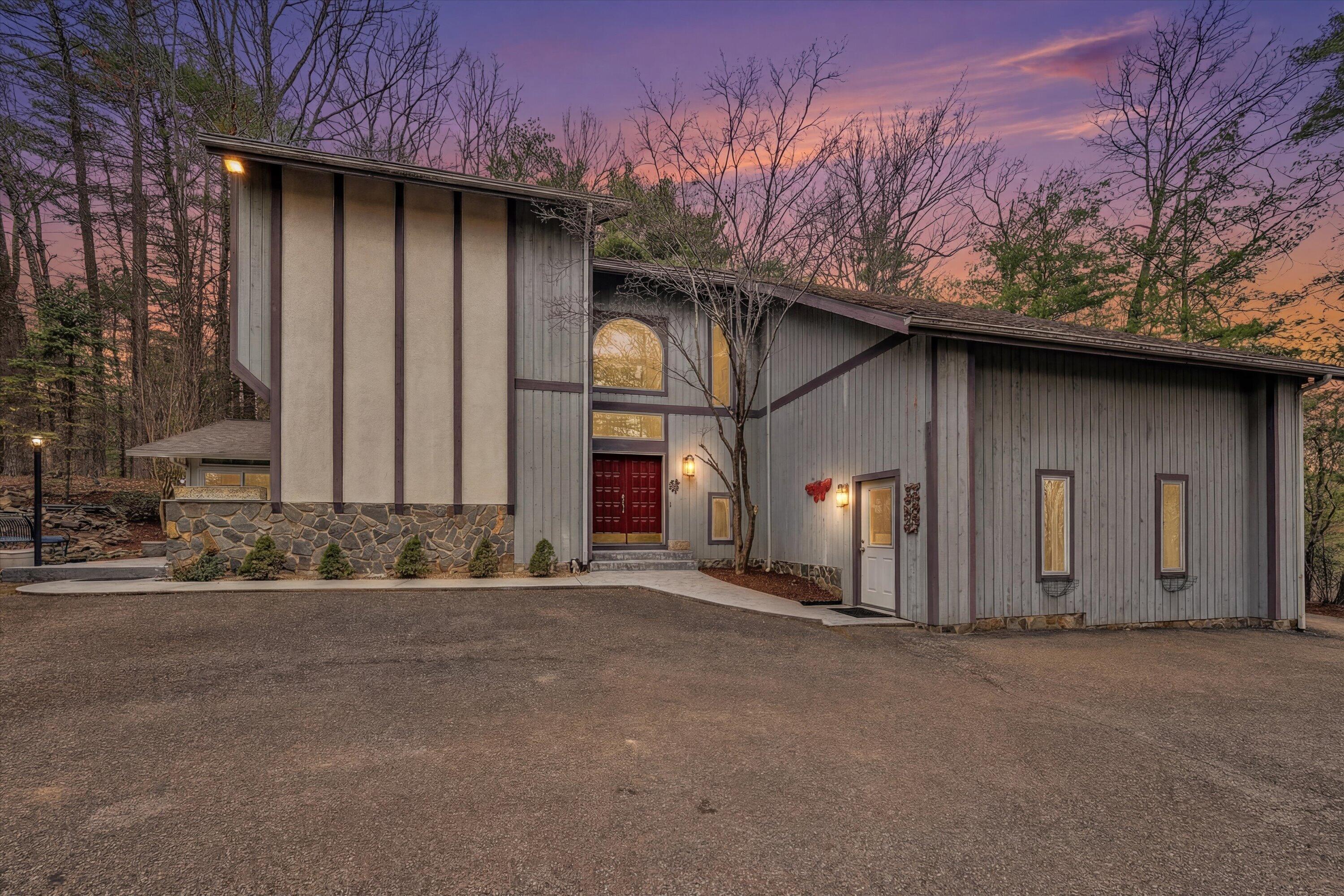 1280 Longview Road Roanoke, VA 24018 - Photo 2 of 51 1-Twilight