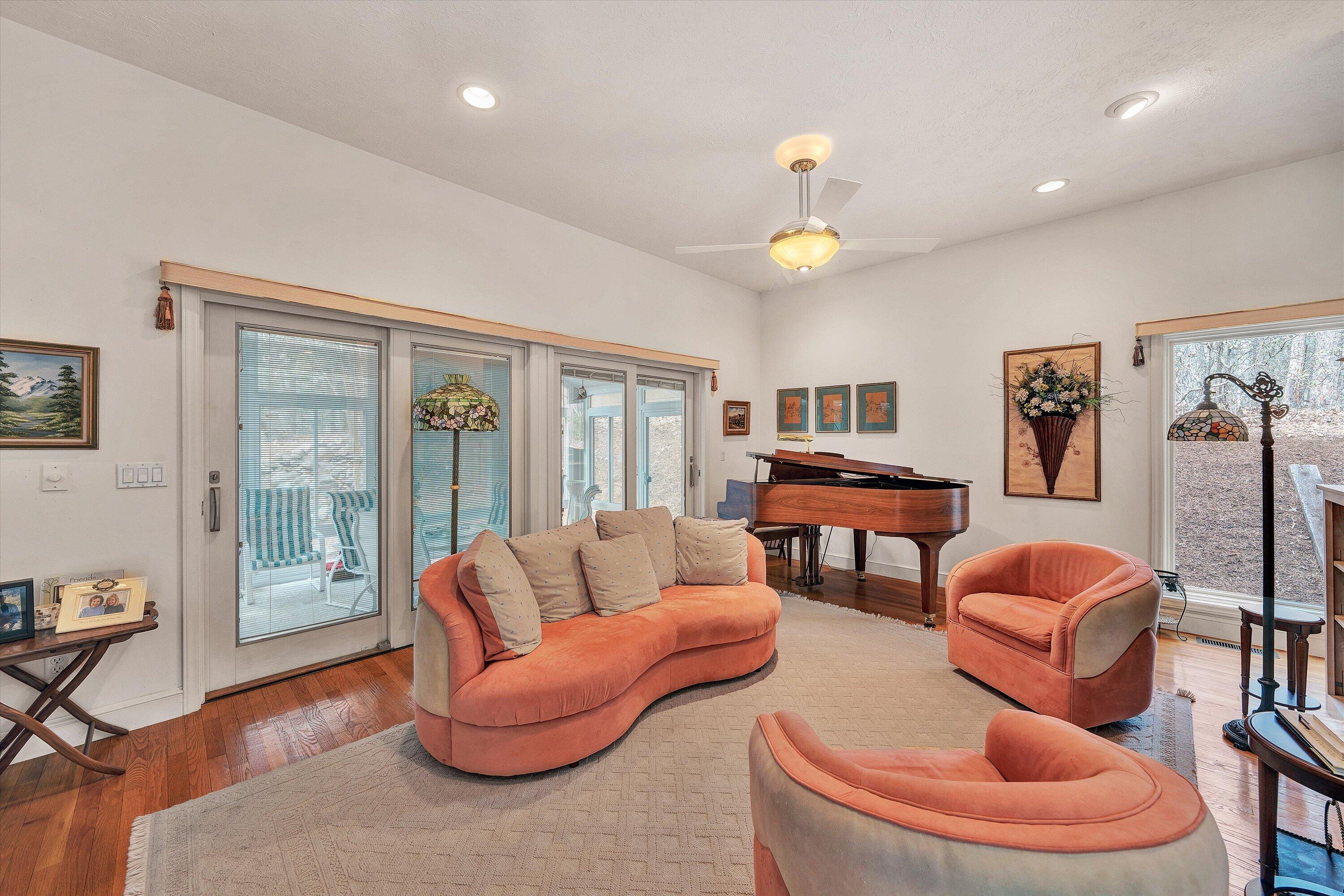 1280 Longview Road Roanoke, VA 24018 - Photo 9 of 51 09-DSC00100