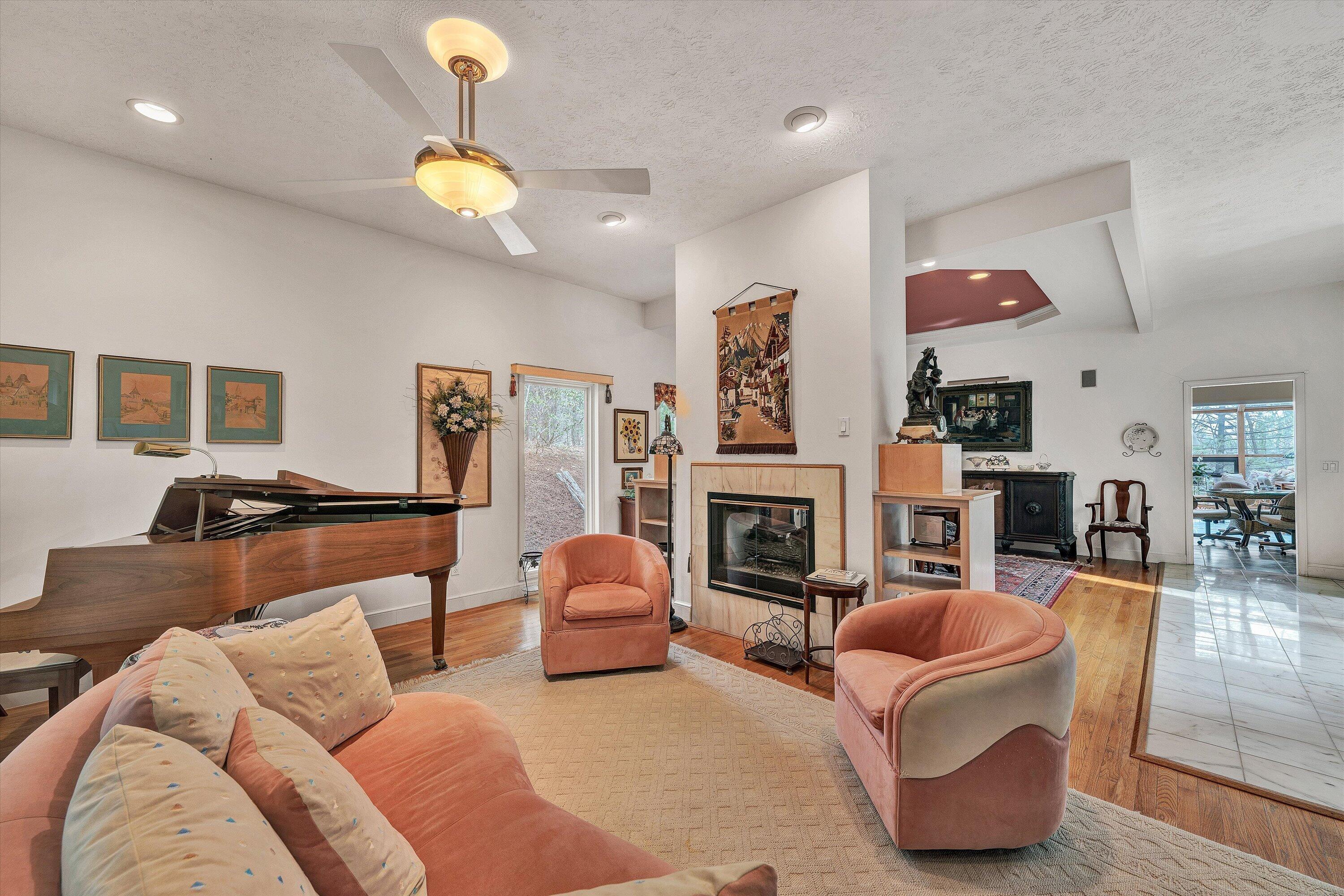 1280 Longview Road Roanoke, VA 24018 - Photo 10 of 51 10-DSC00103