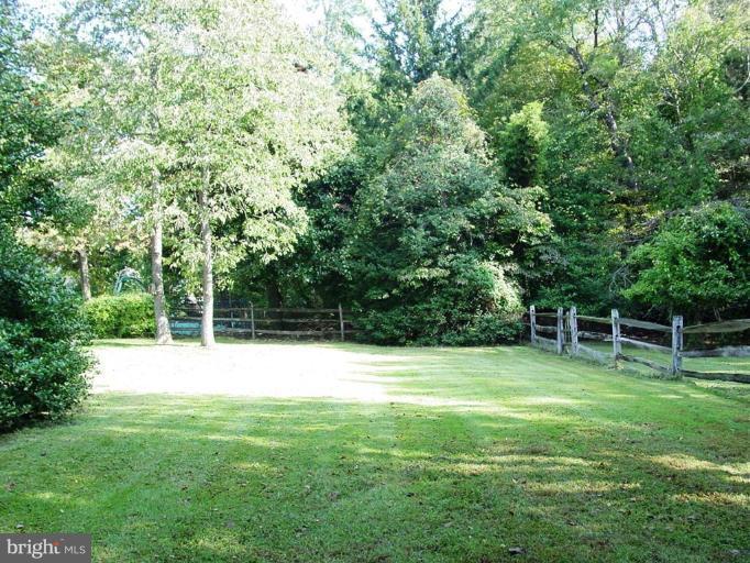 10209 Gary Road Potomac, MD 20854 - Photo 2 of 30 Back yard