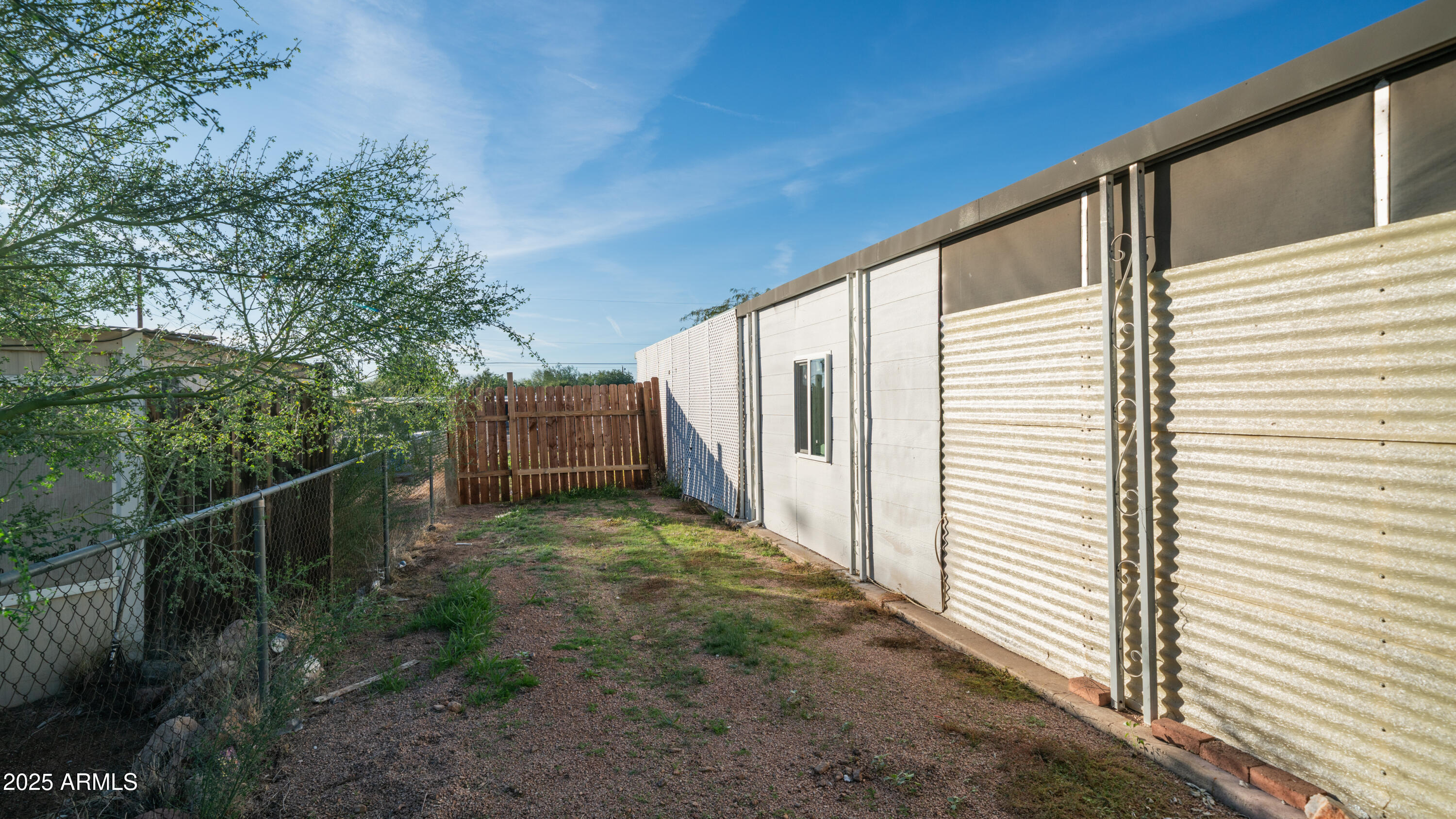 2359 South Tomahawk Road Apache Junction, AZ 85119 - Photo 32 of 32 a backyard of a house