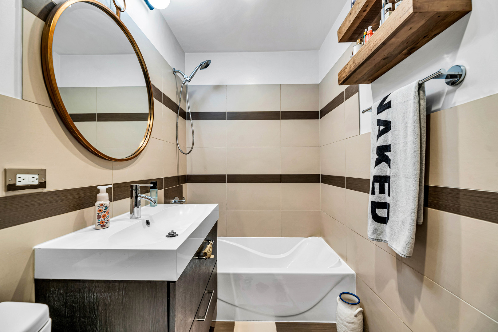 374 Woodbridge Road Des Plaines, IL 60016 - Photo 15 of 48 Gallery Image 15