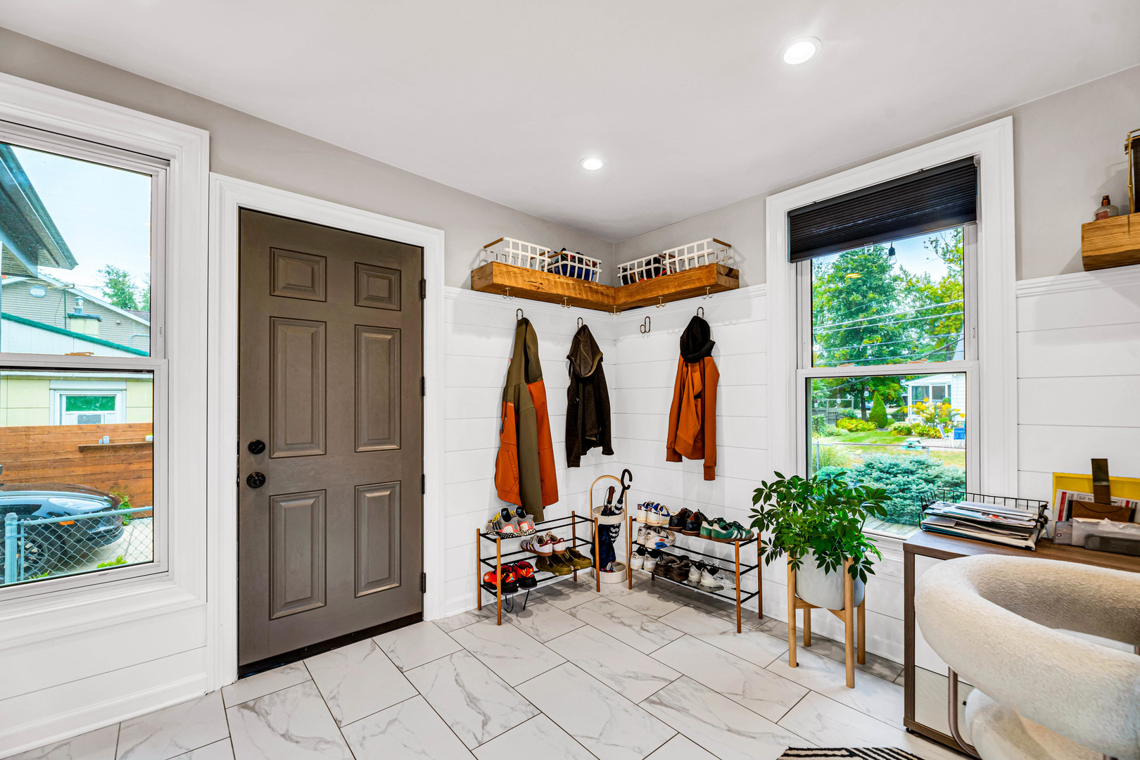 374 Woodbridge Road Des Plaines, IL 60016 - Photo 20 of 48 Gallery Image 20