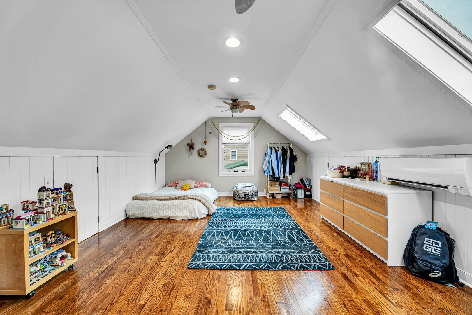 374 Woodbridge Road Des Plaines, IL 60016 - Photo 23 of 48 Gallery Image 23