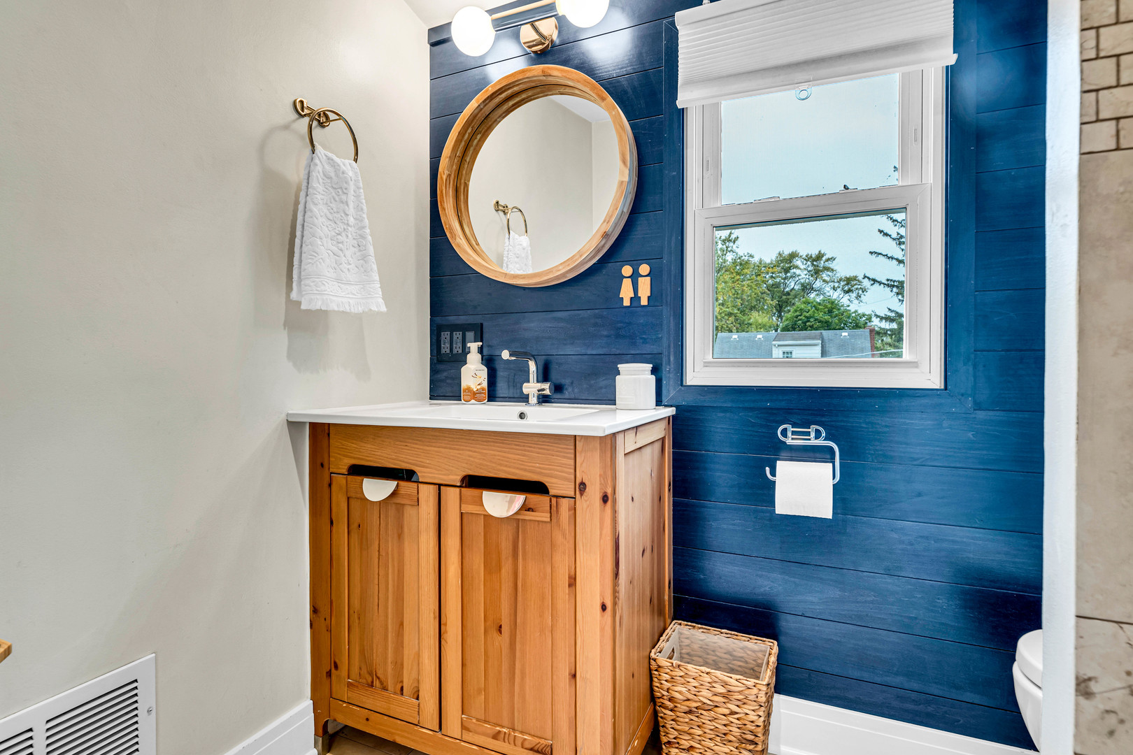 374 Woodbridge Road Des Plaines, IL 60016 - Photo 27 of 48 Gallery Image 27