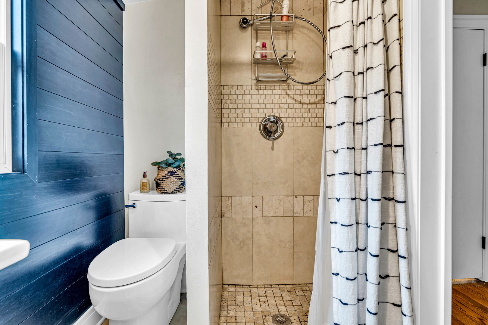 374 Woodbridge Road Des Plaines, IL 60016 - Photo 28 of 48 Gallery Image 28