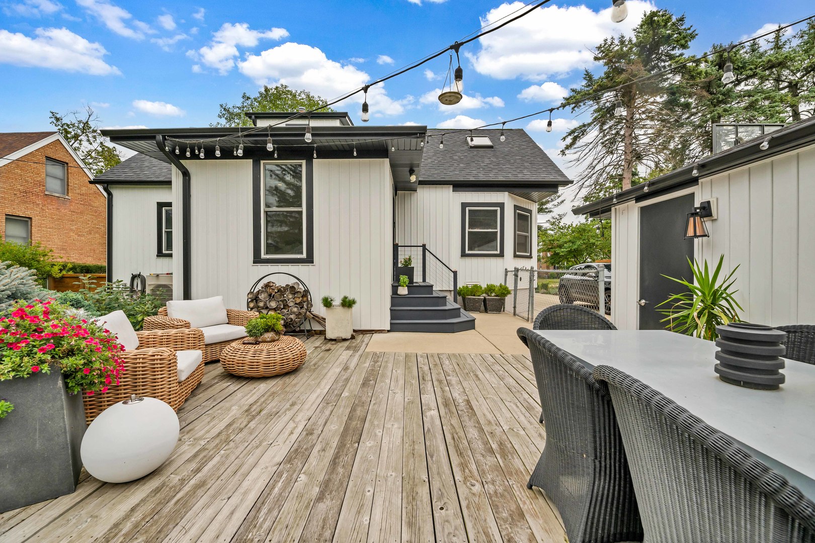 374 Woodbridge Road Des Plaines, IL 60016 - Photo 3 of 48 Gallery Image 3