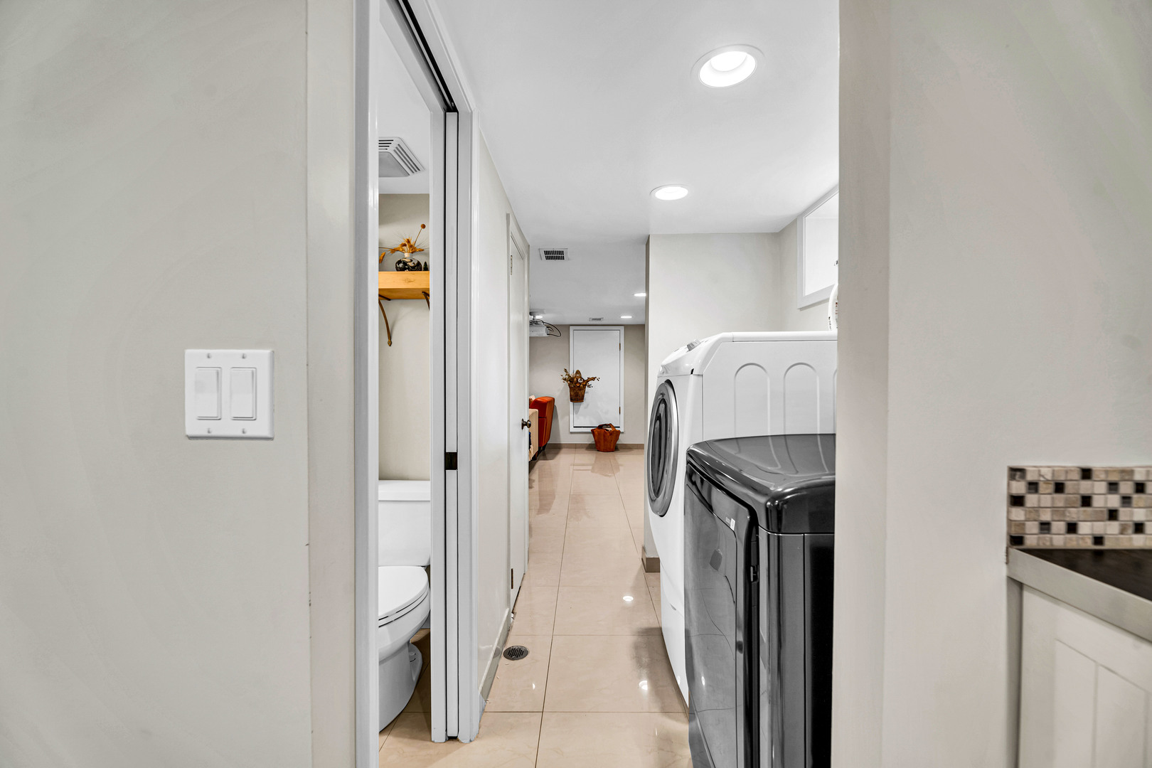 374 Woodbridge Road Des Plaines, IL 60016 - Photo 37 of 48 Gallery Image 37