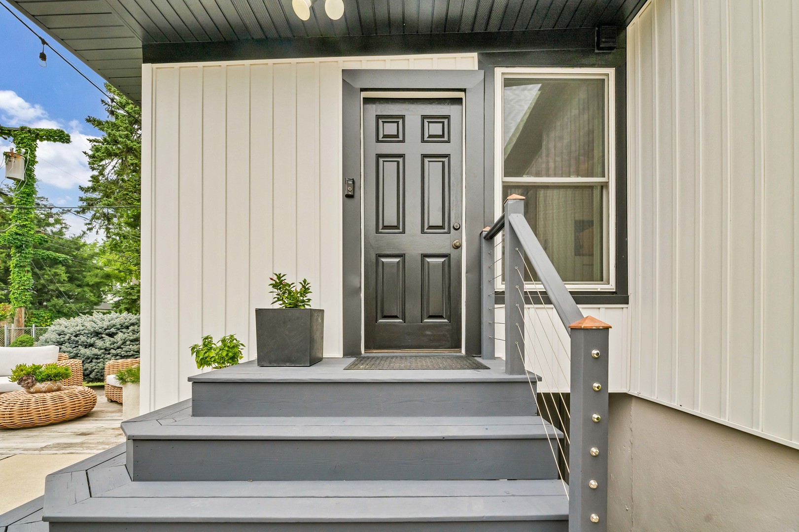 374 Woodbridge Road Des Plaines, IL 60016 - Photo 4 of 48 Gallery Image 4