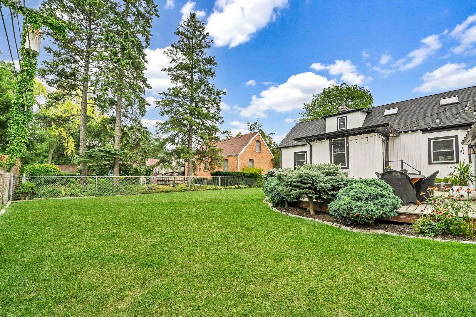 374 Woodbridge Road Des Plaines, IL 60016 - Photo 43 of 48 Gallery Image 43