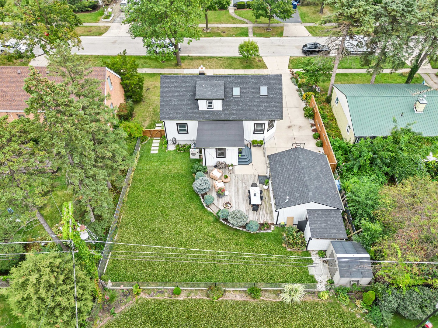 374 Woodbridge Road Des Plaines, IL 60016 - Photo 5 of 48 Gallery Image 5