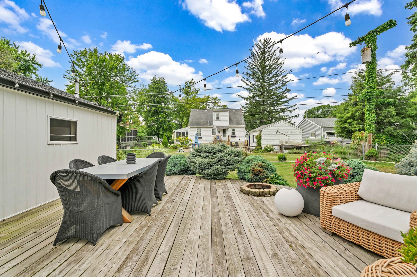374 Woodbridge Road Des Plaines, IL 60016 - Photo 6 of 48 Gallery Image 6