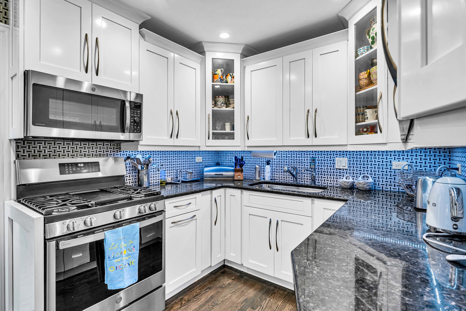 374 Woodbridge Road Des Plaines, IL 60016 - Photo 10 of 48 Gallery Image 10
